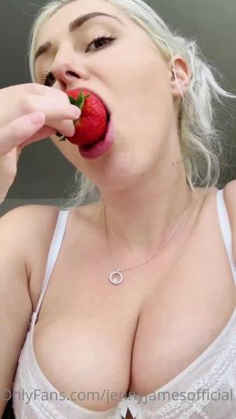 Jenny james jennyjamesofficial michael dare eat strawberry in sexy way onlyfans xxx porn on adultfans.net