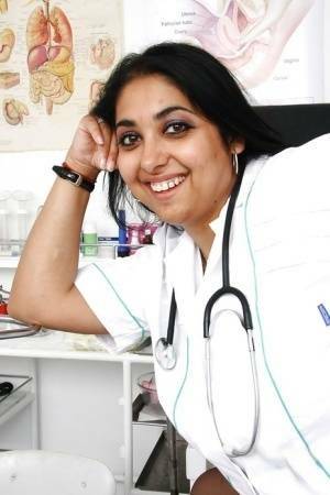 Fat Indian nurse Alice flashing upskirt underwear in hospital - India on adultfans.net