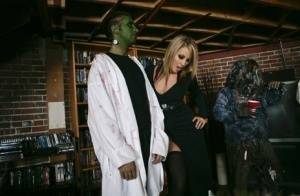 Naughty sciantists Rachel RoXXX and Kiara Diane fucking Frankenstein on adultfans.net