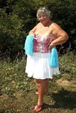 Fat British nan Grandma Libby strips down to her sandals while in the outdoors - Britain on adultfans.net