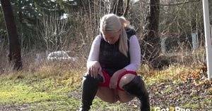 Licky Lex squats and pees for a very long time on adultfans.net