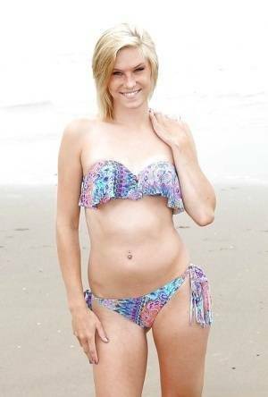 Beach babe Ella Woods strips off her bikini to go fully nude on adultfans.net