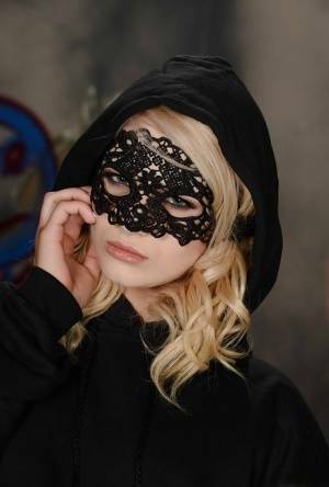 Masked blonde teen Aubrey Gold posing perfectly toned body in lingerie on adultfans.net