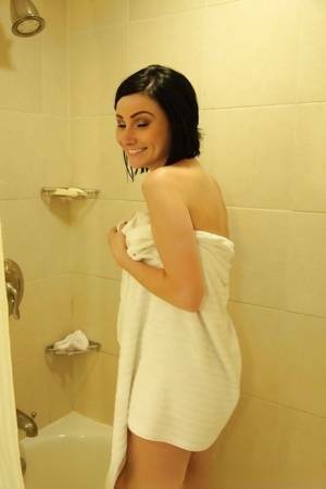 Stunning babe Veruca James exposing her fuckable body in the bath on adultfans.net