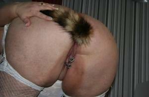Fat UK woman Lexie Cummings shows her pierced cunt while sporting a butt plug - Britain on adultfans.net