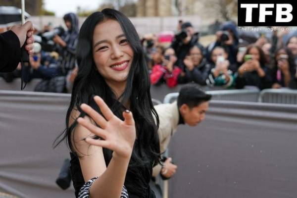 Leggy Kim Ji-soo Attends the Dior Fashion Show in Paris on adultfans.net