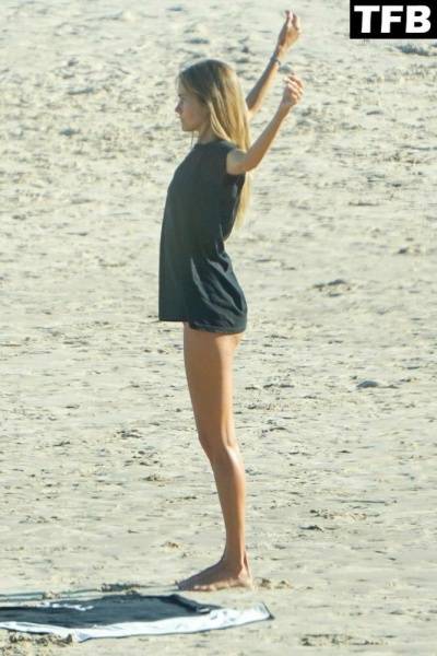 Isabel Lucas is Pictured with Her Boyfriend at Beach in Byron Bay on adultfans.net