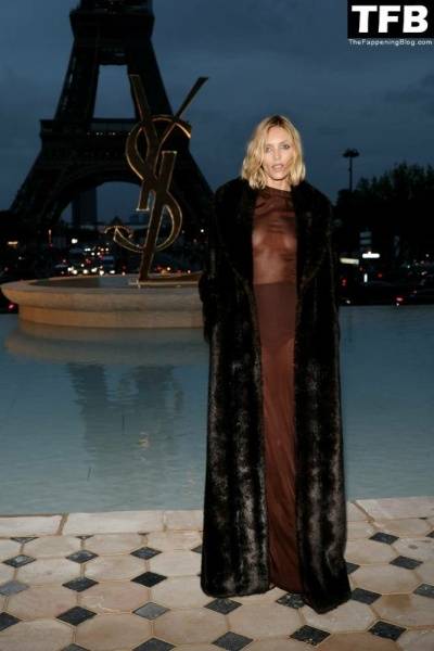 Anja Rubik Flashes Her Nude Tits at the Saint Laurent Womenswear Show in Paris on adultfans.net