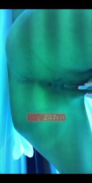 Gibson Reign pussy play during tanning snapchat premium xxx porn videos on adultfans.net