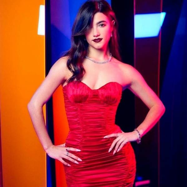 Charli D’Amelio Red Carpet Beauty Xmas Dress Gown Set  - Usa on adultfans.net