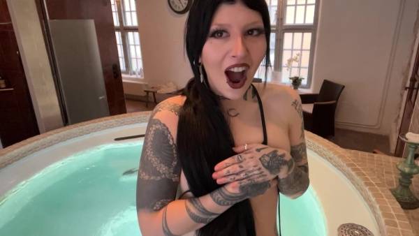 Joannewinters Nipple Slip Hot Tub Twitch Stream Video on adultfans.net