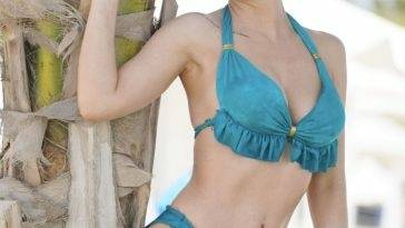 Jessika Powers Shows Off Her Sexy Figure on the Beach in Dubai - fapfappy.com - city Dubai