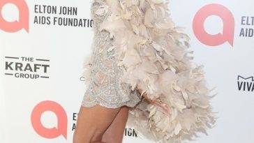 Heidi Klum Flaunts Her Sexy Tits & Legs at Elton Johns’s Oscar’s Viewing Party on adultfans.net