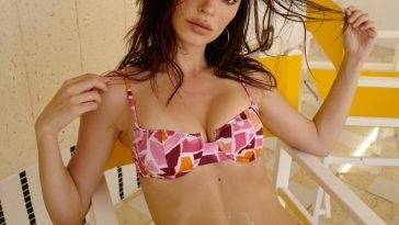 Emily Ratajkowski Looks Hot in a Tiny Bikini on adultfans.net