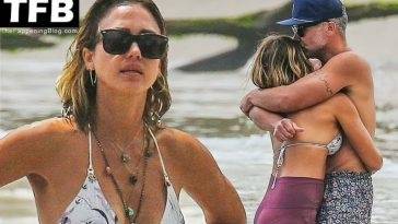 Jessica Alba & Cash Warren Share PDA in Kauai on adultfans.net