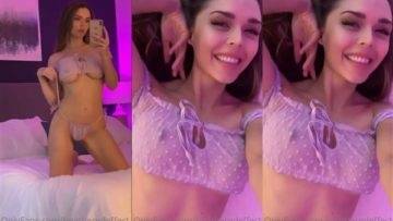 HeatheredEffect Nude Nipple Teasing Video  on adultfans.net