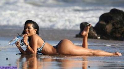 Lizzeth Acosta selling water in a bikini on the beach on adultfans.net