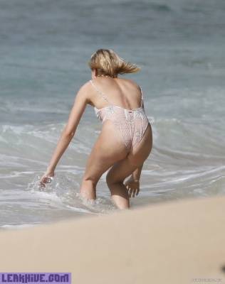  Hailey Baldwin Flaunts Her Amazing Ass On A Beach on adultfans.net