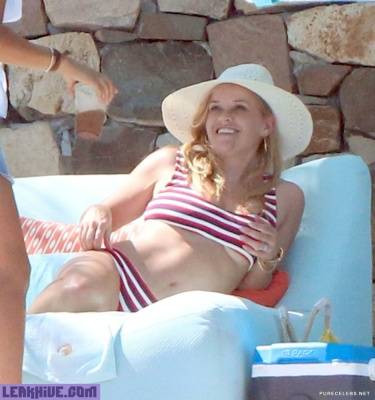 Celebrity Actress Reese Witherspoon Underboobs And Bikini Pictures on adultfans.net