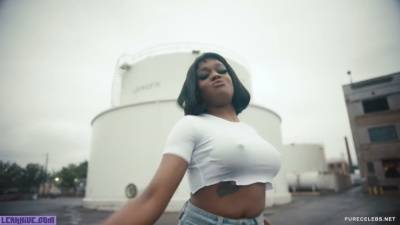  Azealia Banks Pokies And Looking Hot In Music Clip Anna Wintour (2018) on adultfans.net