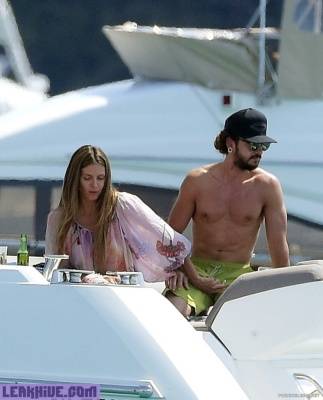  Heidi Klum Caught Grabbing Boyfriend’s Cock On A Yacht on adultfans.net