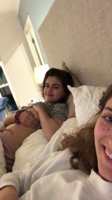 Selena Gomez Boob Squeeze Video Leaked - Usa on adultfans.net