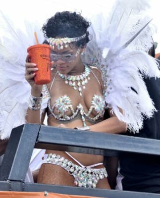 Rihanna Nip Slip Barbados Festival Photos Leaked - influencersgonewild.com - Barbados