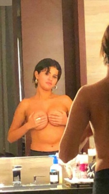 Selena Gomez Topless Dressing Room Video Leaked - influencersgonewild.com - Usa
