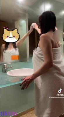 Tik Tok hot nude girl who rubs the mirror and is left without a towel on adultfans.net