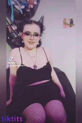 A heavily painted fat chick leaked a selection of TikTok Porn videos with her starring role on adultfans.net