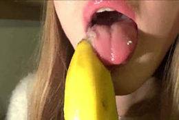 Peas And Pies Sucks And Gags On A Banana Video ! on adultfans.net