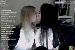 Russian Twitch Girls Kissing for Big Donation - Russia on adultfans.net