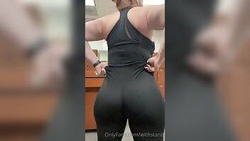 Withstand the view that the men at the gym get when i work out & adjust my leggings legging onlyf... on adultfans.net