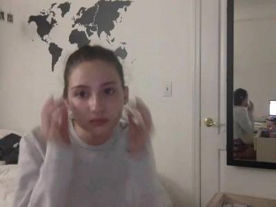 BEAUTYCHICKEE BOOB SLIP YOUNOW STREAM on adultfans.net