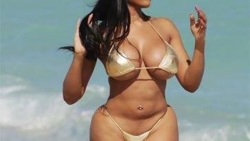 Porn Star Moriah Mills Showed Big Ass & Tits In Bikini ! on adultfans.net