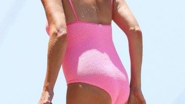 Julia Roberts Looks Hot in a Swimsuit at the Beach in Sydney on adultfans.net