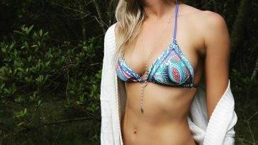 Lindsey Bell Bikini Pictures with Nipple Pokies (9 pics) on adultfans.net