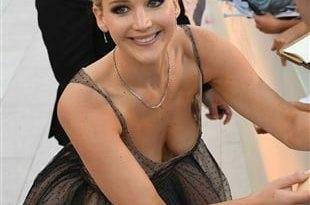 Jennifer Lawrence Bends Down To Show Her Fans Her Boobs on adultfans.net