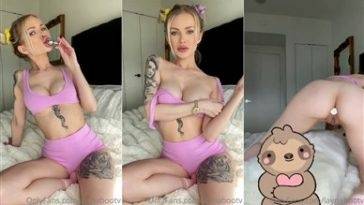 Laynabootv Nude Sucking Butt Plug Porn Video  on adultfans.net