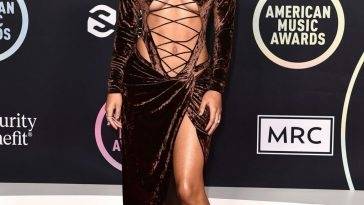 Halle Bailey Shows Off Her Sexy Tits at the American Music Awards - Usa on adultfans.net
