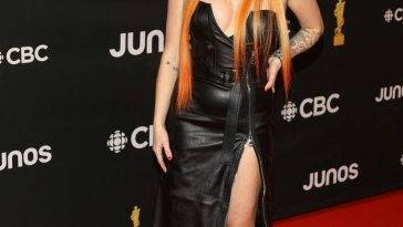 Avril Lavigne Flaunts Her Tits at the 51st Annual JUNO Awards on adultfans.net