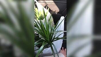 Aliceredlips who loves plants as much as i do bo on adultfans.net