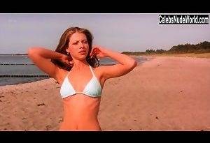 Michelle Trachtenberg in EuroTrip (2004) Sex Scene on adultfans.net