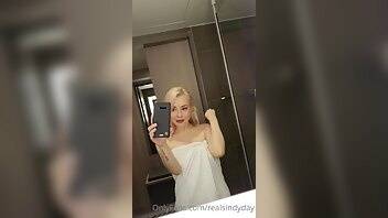 OnlyFans Sindy Squirts 18 yo Pussy @realsindyday part1 (206) on adultfans.net