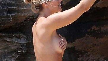 Natasha Oakley Topless — Australian Model Showed Her Curves In A Bikini - Australia on adultfans.net
