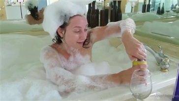 Zophielicious Nude Bathtub Video  on adultfans.net