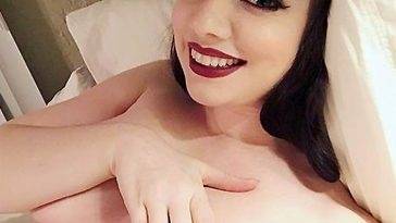 Sarah Hunter Nude and Sexy Pics & Porn Video & Sex Scenes 13 on adultfans.net