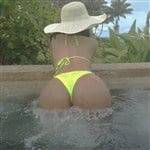 Nicki Minaj Tweets Thong Booty Pics on adultfans.net