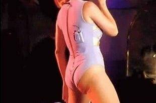 Katy Perry Flexing Her Butt Cheeks In Concert on adultfans.net