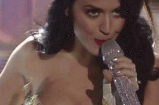 Katy Perry Rocking Her Tits From Side To Side on adultfans.net